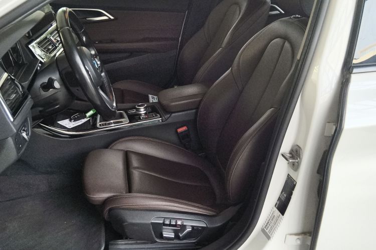 宝马1系 2021款 改款 120i M运动曜夜版中控内饰19