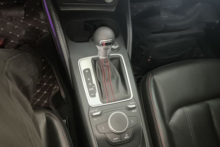 奥迪Q2L 2024款 35TFSI 进取动感型局部细节18