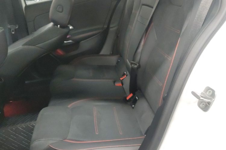 奔驰A级 2024款 改款 A 200 L 时尚型中控内饰21