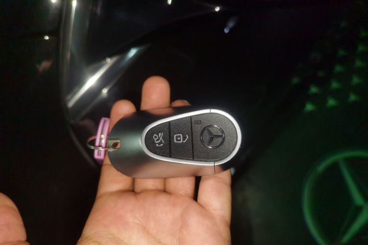 奔驰E级新能源 2024款 E 350 e L 插电式混合动力轿车中控内饰7001