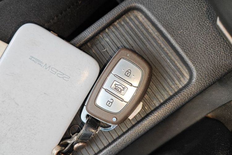 现代 朗动 2015款 1.6L 自动领先型中控内饰7001