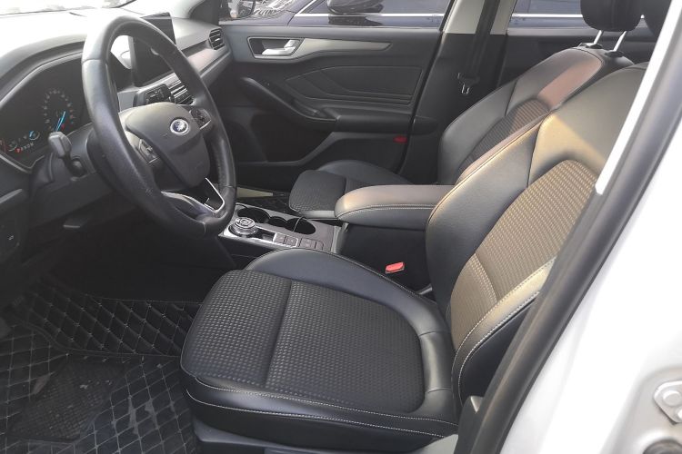 福特 福克斯 2019款 三厢 EcoBoost 180 自动锋潮型中控内饰19