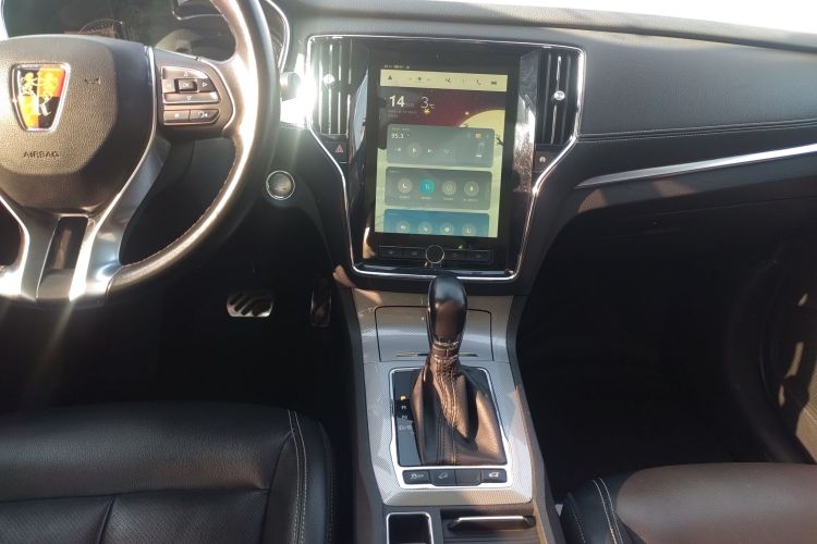 荣威RX5 2016款 30T 两驱自动互联网智享版中控内饰16