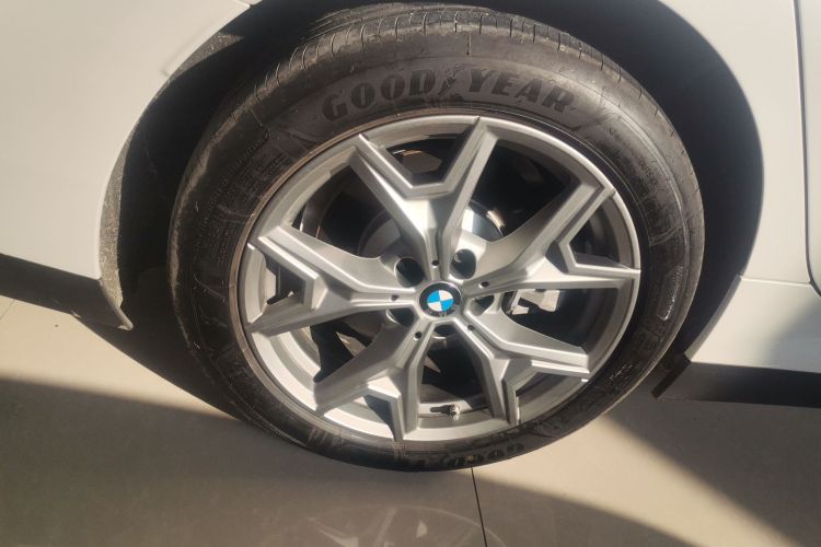 宝马i3 2025款 eDrive 35 L车身外观6008