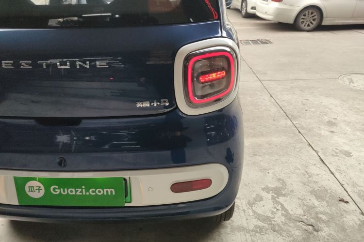 奔腾小马 2025款 222km 玲珑马车身外观9