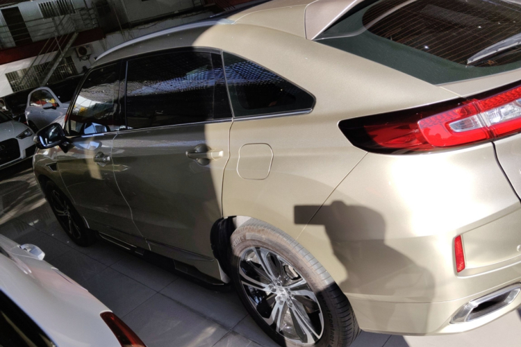 本田UR-V 2017款 370TURBO 两驱尊贵版 国V车身外观4