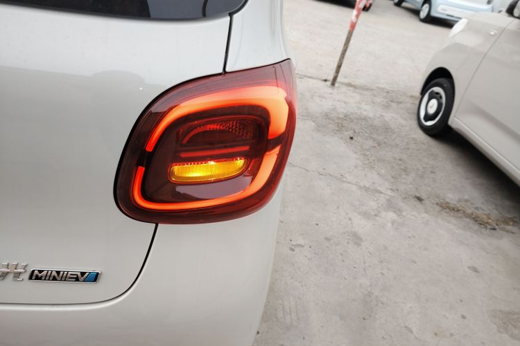 五菱汽车 宏光MINIEV 2025款 四门版 进阶款车身外观9