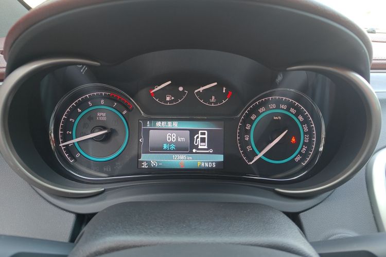 别克 君越 2014款 2.0T SIDI 精英技术型中控内饰14