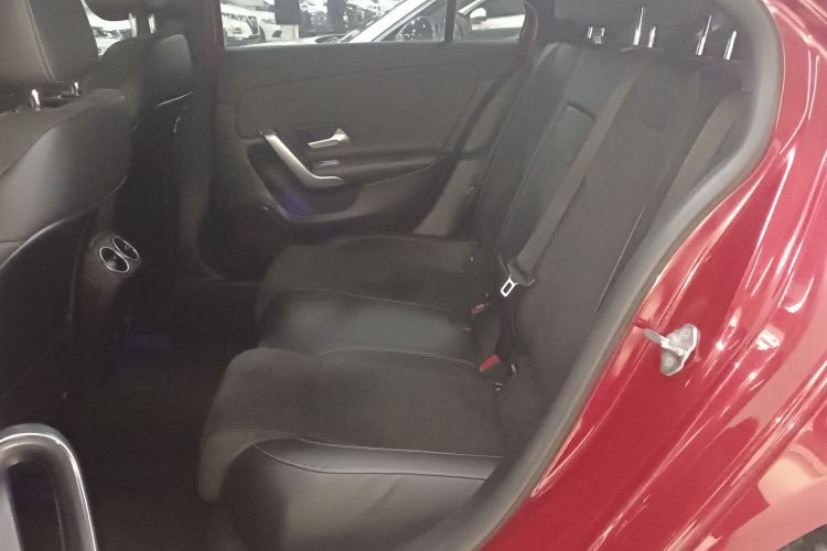 奔驰A级 2021款 A 200 L 运动轿车时尚型中控内饰7004