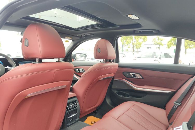 宝马3系 2025款 330Li 尊享型 M运动曜夜套装局部细节22