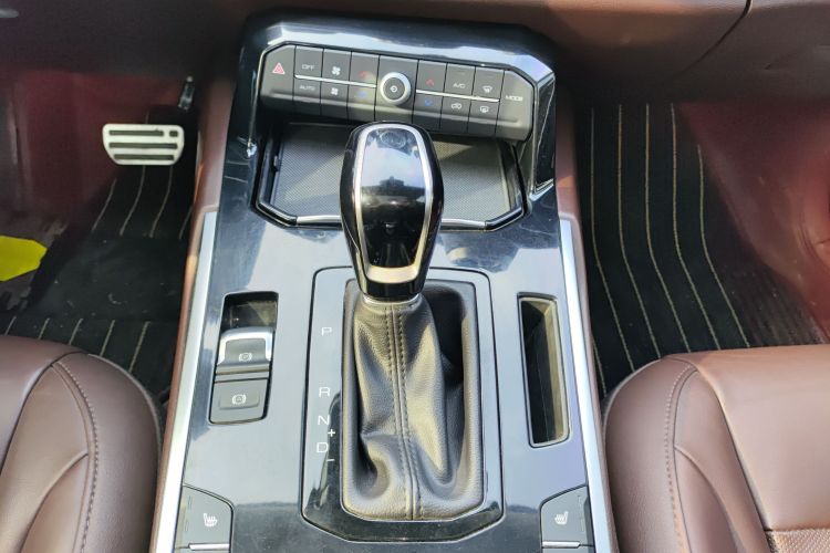 魏牌 VV7 2017款 2.0T 旗舰型中控内饰18