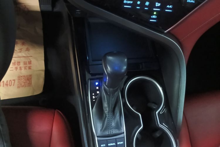 丰田 凯美瑞 2018款 2.5S 锋尚版中控内饰18