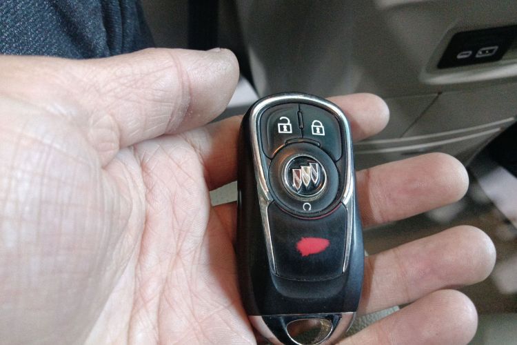 别克GL8 2022款 陆上公务舱 652T 舒适型中控内饰7001