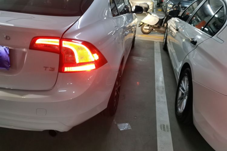 沃尔沃S60 2018款 S60L T3 智进进取版车身外观9