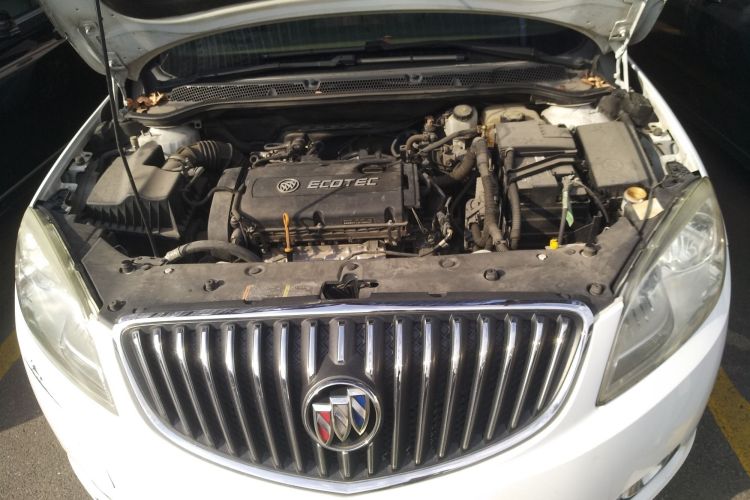 别克 英朗 2013款 GT 1.6L 自动时尚版机舱底盘24