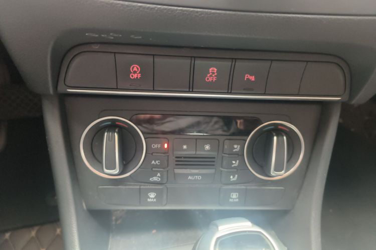 奥迪Q3 2018款 30周年年型 35 TFSI 时尚型中控内饰16