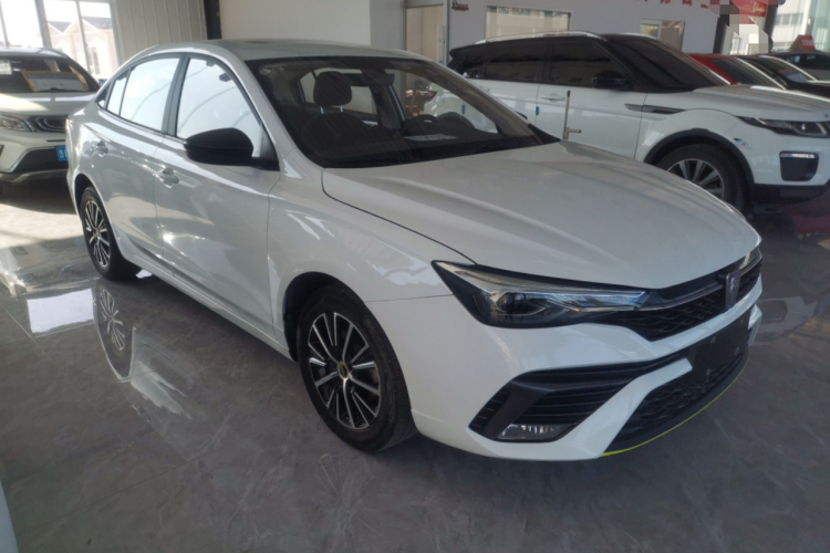 荣威i5 2021款 1.5L CVT铂金版车身外观3