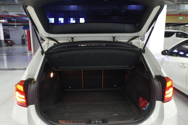 宝马X1 2014款 sDrive18i 时尚型机舱底盘23