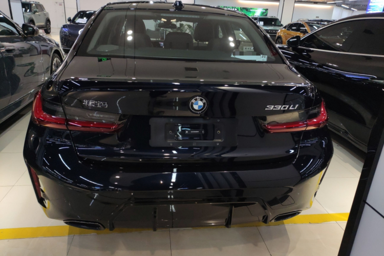 宝马3系 2025款 330Li M运动曜夜套装车身外观6