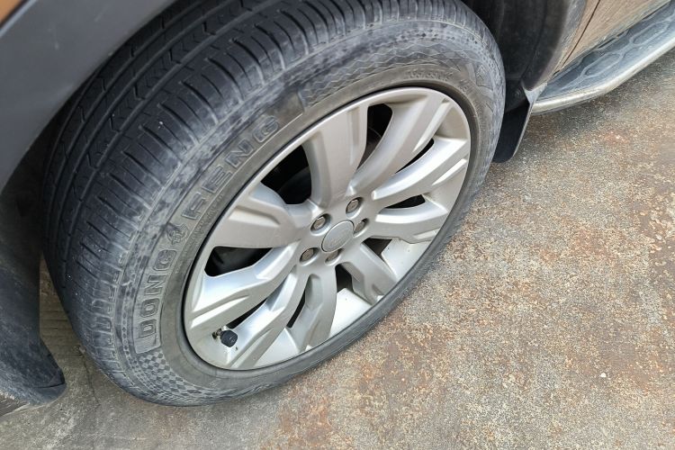 路虎 发现神行 2016款 2.0T 上市限量版车身外观35