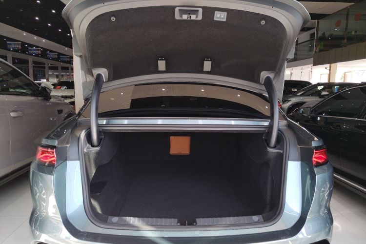 比亚迪 汉L 2025款 DM-p 四驱激光雷达旗舰型机舱底盘23