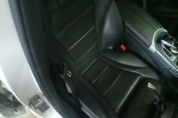 奔驰C级 2018款 C 200 L 运动版局部细节41