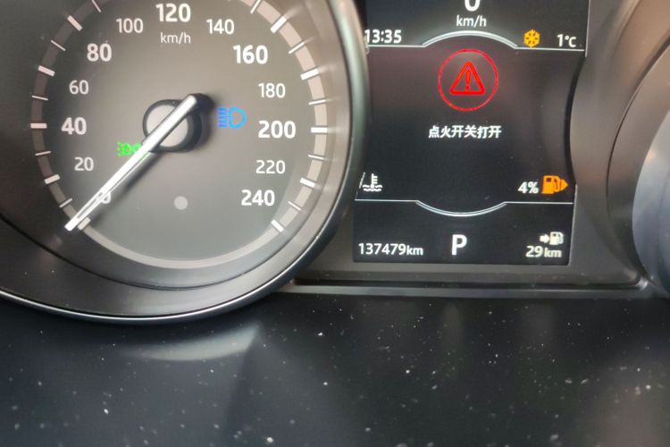 路虎 发现神行 2018款 240PS SE版中控内饰14