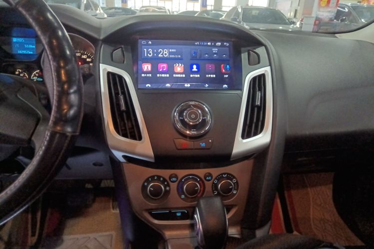 福特 福克斯 2012款 两厢 1.6L 自动舒适型中控内饰16