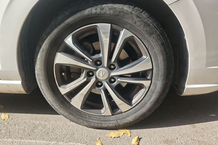 长安 逸动 2020款 PLUS 蓝鲸NE 1.4T GDI DCT尊贵型车身外观6007