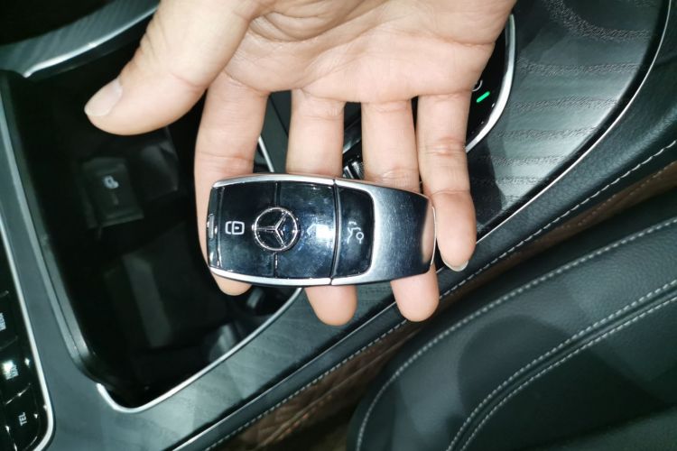 奔驰E级(进口) 2022款 E 260 时尚型运动版中控内饰11