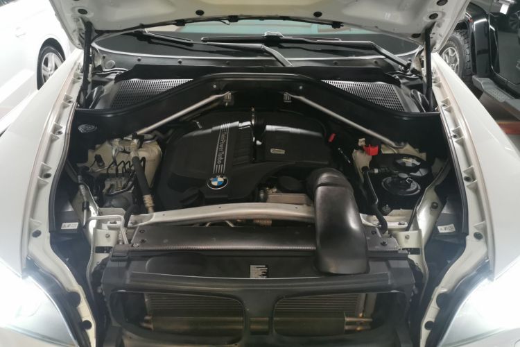 宝马X5(进口) 2013款 xDrive35i 臻享版机舱底盘24