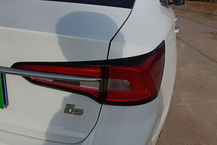 荣威i5 2019款 1.5L 手动4G互联领豪旗舰版车身外观9