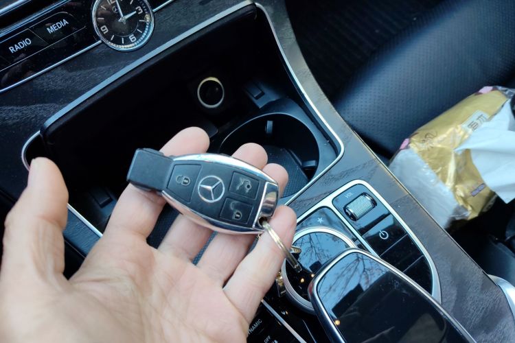 奔驰C级 2016款 C 200 L 运动型中控内饰11