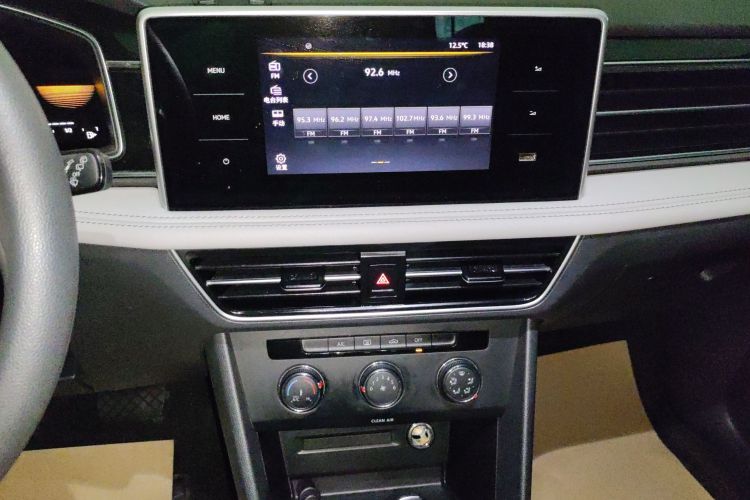 大众 途观L 2022款 330TSI 自动两驱舒享版中控内饰16