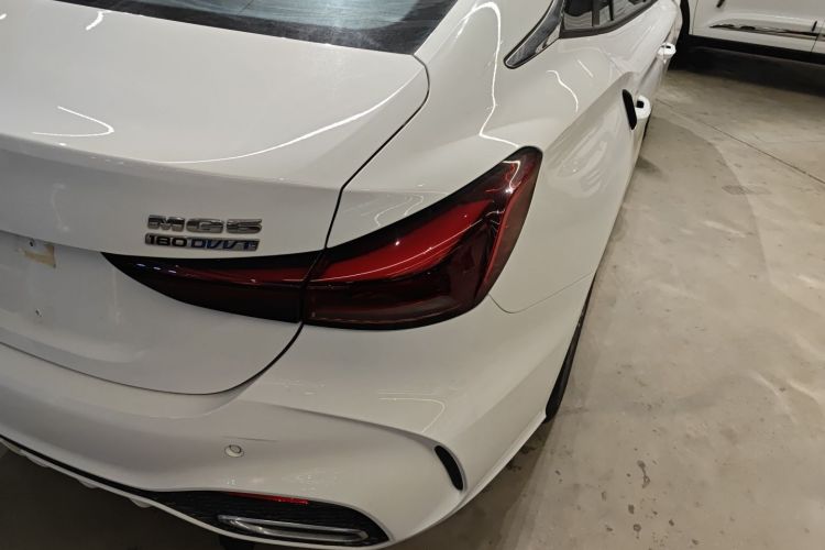 名爵 MG5 2025款 180DVVT 全球豪华版车身外观9