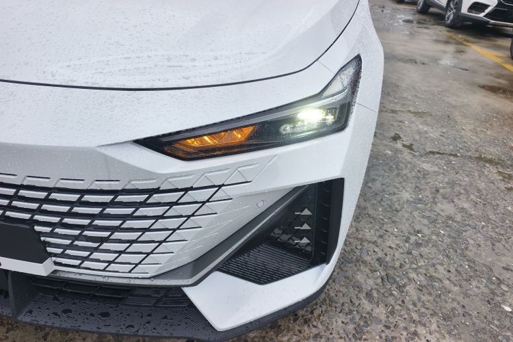 长安UNI-V 2025款 1.5T 500Bar高能版局部细节36