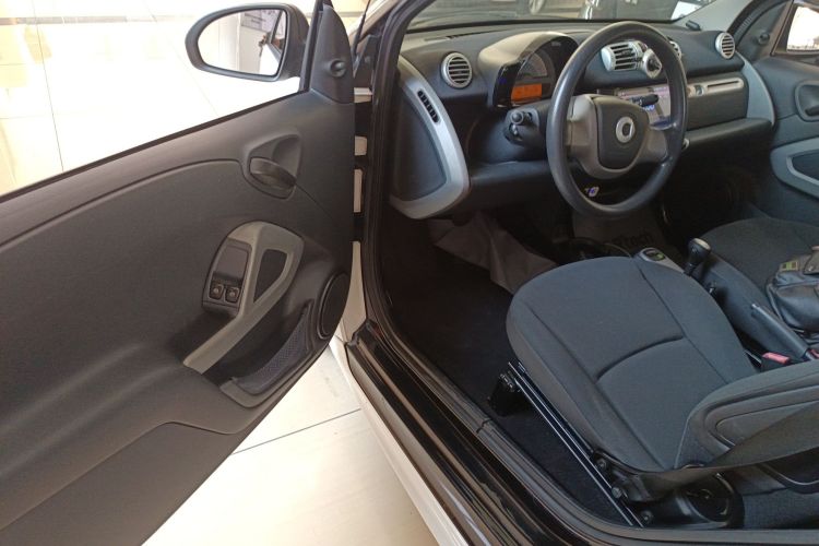 smart fortwo 2012款 1.0 MHD 硬顶舒适版中控内饰20