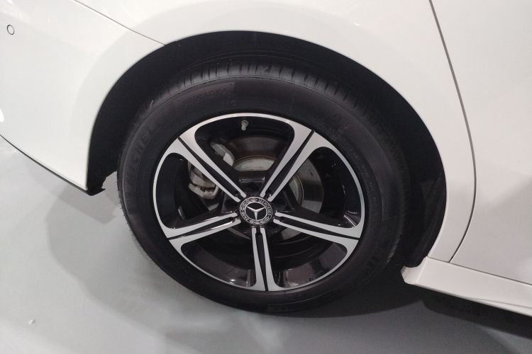 奔驰A级 2024款 改款 A 200 L 时尚型车身外观6008