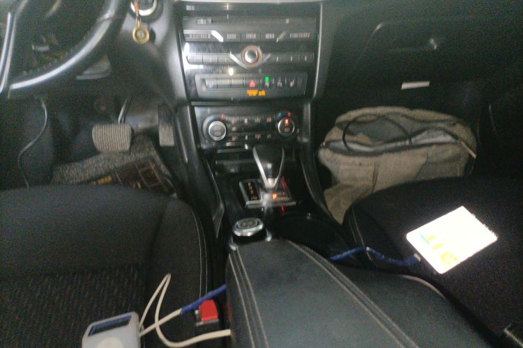 英菲尼迪QX30 2017款 1.6T 两驱运动版中控内饰18