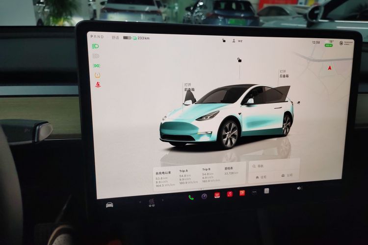 特斯拉 Model Y 2023款 后轮驱动版中控内饰16
