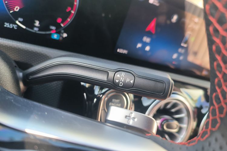 奔驰A级 2023款 A 200 L 时尚型中控内饰18