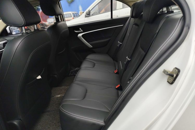 吉利汽车 帝豪 2017款 三厢百万款 1.5L CVT向上版中控内饰21