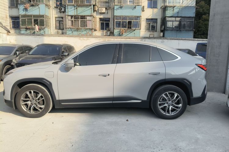 蔚来EC6 2022款 100kWh 运动版车身外观4