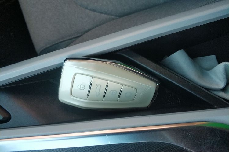 吉利几何A 2019款 升级款 高维标准续航平方版中控内饰7001