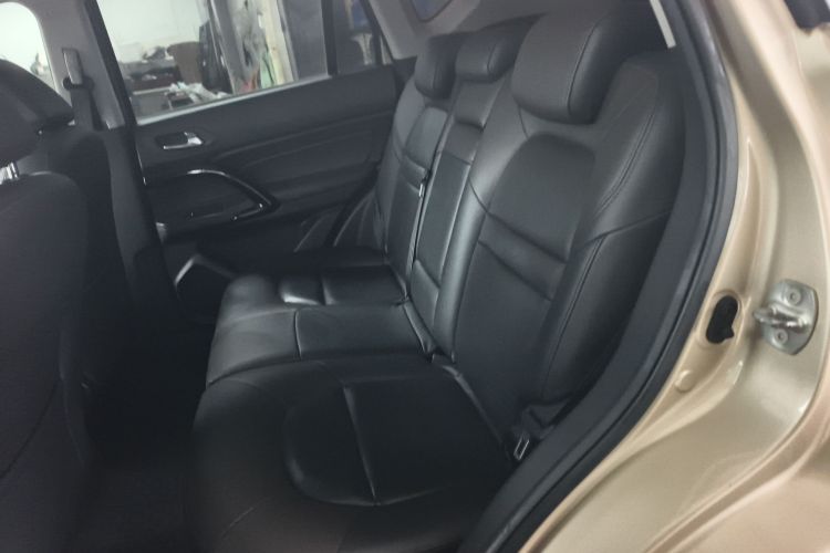 广汽传祺 传祺GS4 2015款 200T G-DCT豪华版中控内饰7004