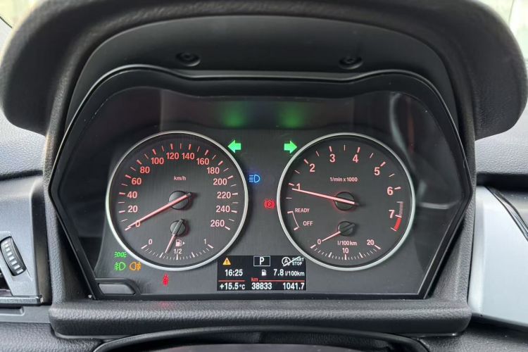 宝马2系旅行车 2016款 218i 时尚型中控内饰14