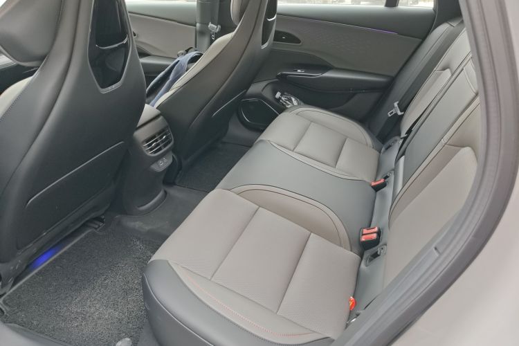 红旗EH7 2025款 640 四驱 智选版中控内饰7004