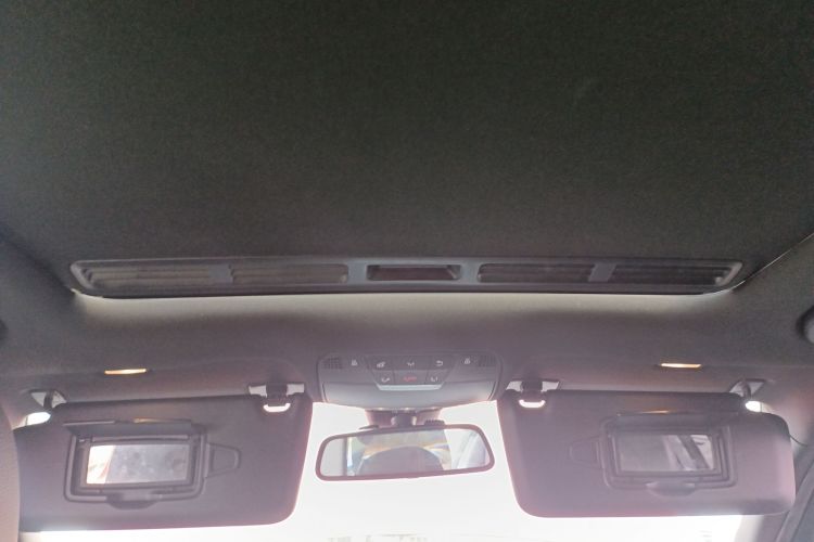 奔驰C级 2016款 C 200 运动版中控内饰22