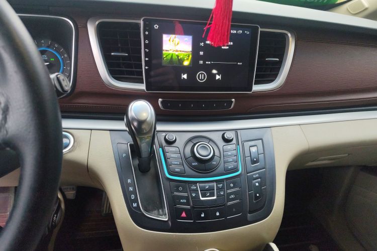 别克GL8 2015款 2.4L 豪华商务尊享版中控内饰16