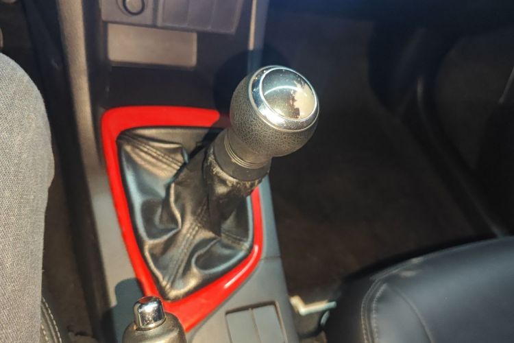 丰田 雷凌 2014款 1.6G 手动精英版中控内饰16